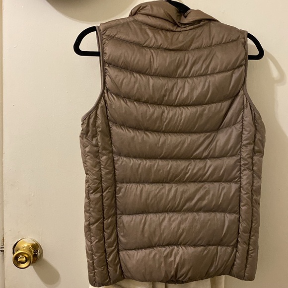 Uniqlo ultra light down vest in taupe - Picture 4 of 4